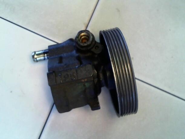 Foto: LENKGETRIEBEPUMPE eines Renault Megane 1.4