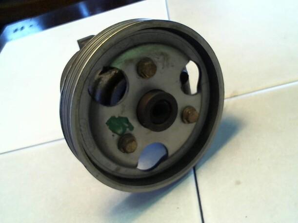 Foto: LENKGETRIEBEPUMPE eines Renault Megane 1.4