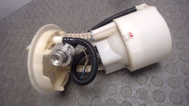 Foto: KRAFTSTOFFPUMPE / BENZINPUMPE eines Renault Megane 1.4