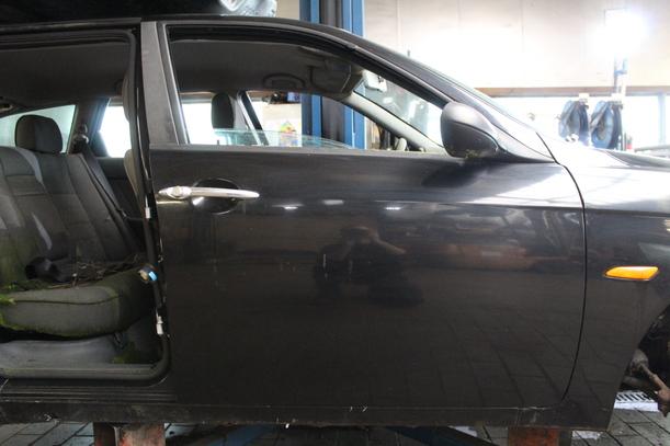 Foto: TÜR VORNE RECHTS eines Alfa Romeo 156 Sportwagon 1.6 Twin Spark