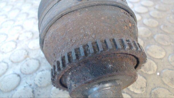 Foto: ANTRIEBSWELLE LINKS eines Mitsubishi Galant 1800