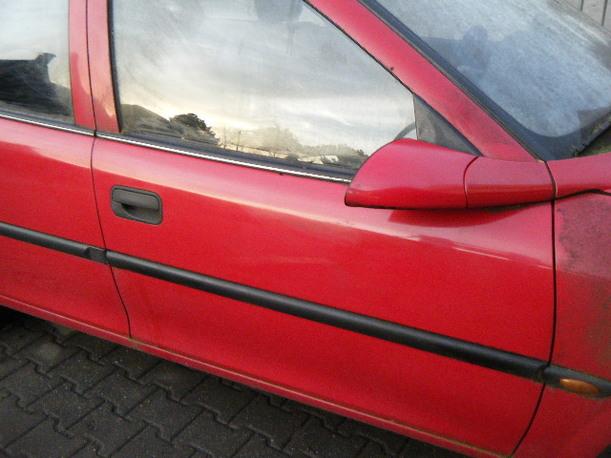 Foto: TÜR VORNE RECHTS eines Opel Vectra 1.6