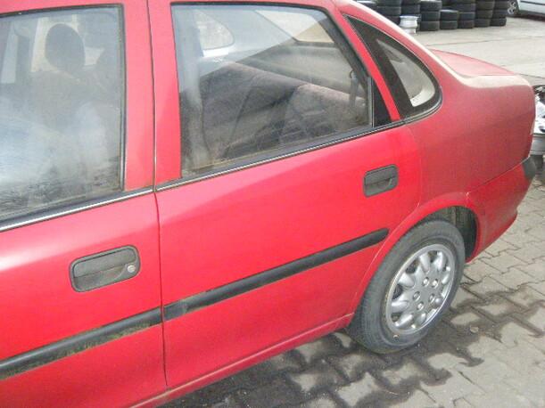 Foto: TÜR HINTEN LINKS eines Opel Vectra 1.6