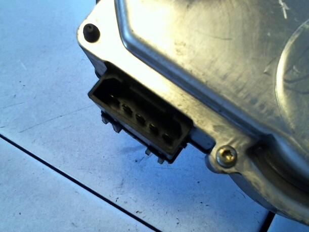 Foto: SCHEIBENWISCHERMOTOR HINTEN eines VW Caddy 2.0 SDI