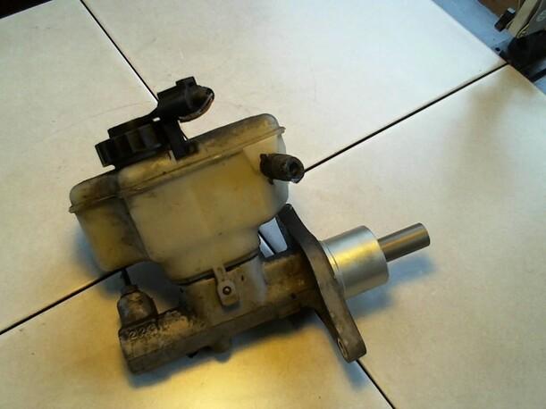 Foto: HAUPTBREMSZYLINDER eines VW Caddy 2.0 SDI