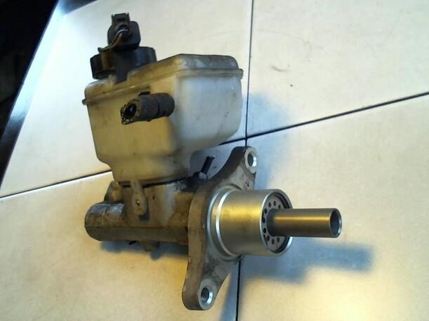Foto: HAUPTBREMSZYLINDER eines VW Caddy 2.0 SDI