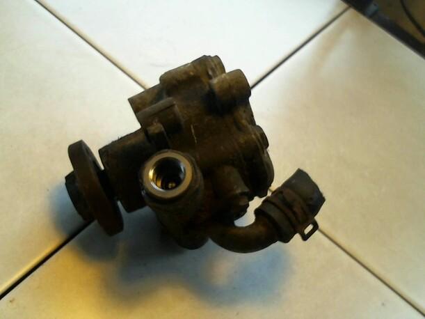 Foto: LENKGETRIEBEPUMPE eines VW Caddy 2.0 SDI