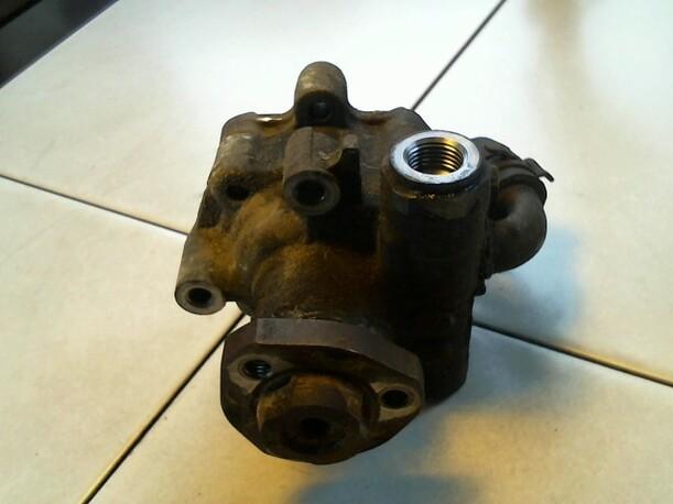 Foto: LENKGETRIEBEPUMPE eines VW Caddy 2.0 SDI