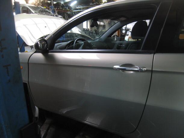 Foto: TÜR VORNE LINKS  (2/3-Türer) eines Alfa Romeo 147 1.6 Twin Spark