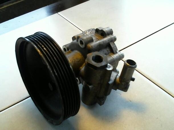 Foto: LENKGETRIEBEPUMPE eines Alfa Romeo 147 1.6 Twin Spark