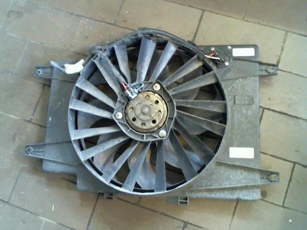 Foto: ELEKTROLÜFTER eines Alfa Romeo 147 1.6 Twin Spark