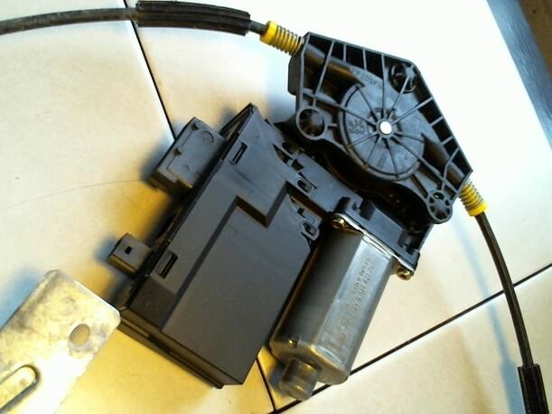 Foto: FENSTERHEBER ELEKTR VORN LINKS (4/5-TÜRER) eines Peugeot 307 110