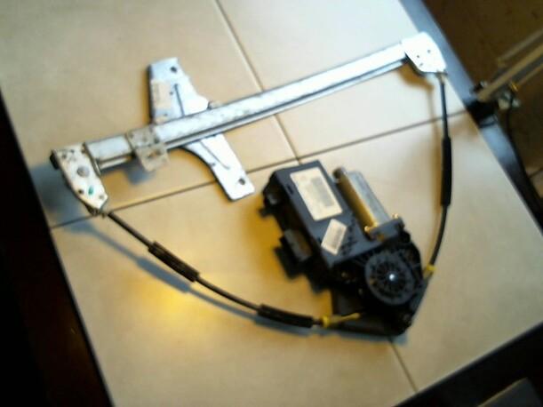 Foto: FENSTERHEBER ELEKTR VORN LINKS (4/5-TÜRER) eines Peugeot 307 110