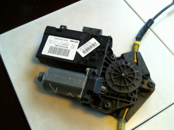 Foto: FENSTERHEBER ELEKTR VORN RECHTS  (4/5-TÜRER) eines Peugeot 307 110