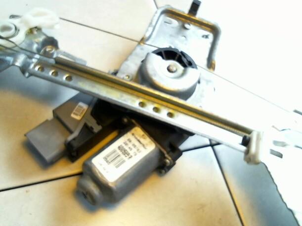 Foto: FENSTERHEBER ELEKTR. HINTEN LINKS eines Peugeot 307 110