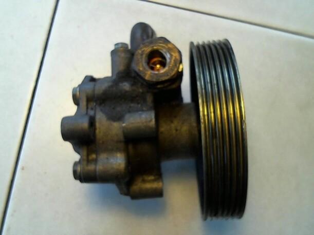 Foto: LENKGETRIEBEPUMPE eines Ford Fusion 1.4 TDCI