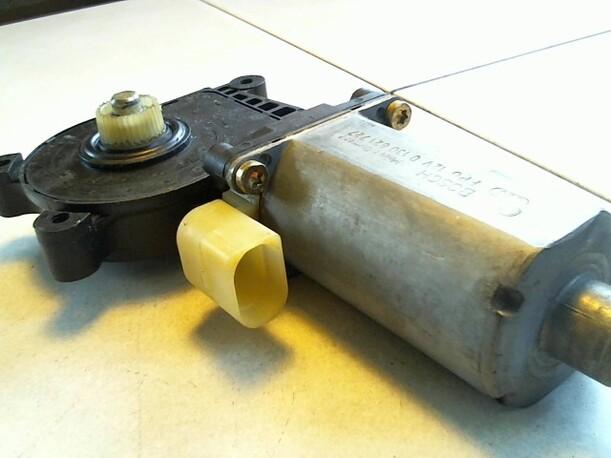 Foto: FENSTERHEBERMOTOR HINTEN LINKS eines BMW 318i