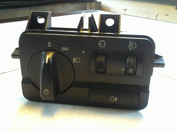 Foto: LICHTSCHALTER eines BMW 318i