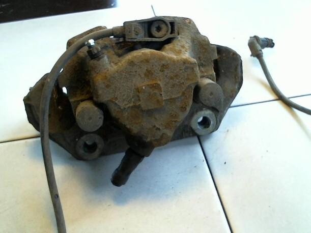 Foto: BREMSSATTEL VORN LINKS eines Mercedes-Benz E 240