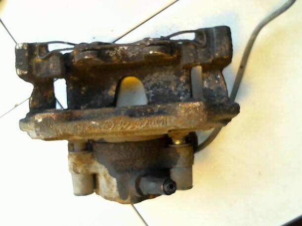 Foto: BREMSSATTEL VORN LINKS eines Mercedes-Benz E 240
