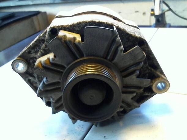 Foto: LICHTMASCHINE eines Renault R 19 1.8