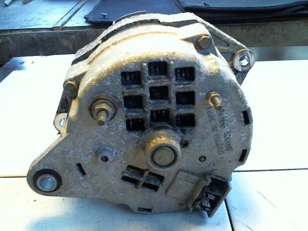 Foto: LICHTMASCHINE eines Renault R 19 1.8