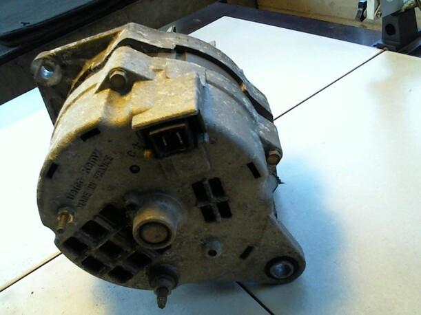 Foto: LICHTMASCHINE eines Renault R 19 1.8