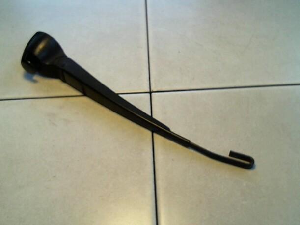 Foto: SCHEIBENWISCHERARM HINTEN eines Seat Arosa 1.0 MPI