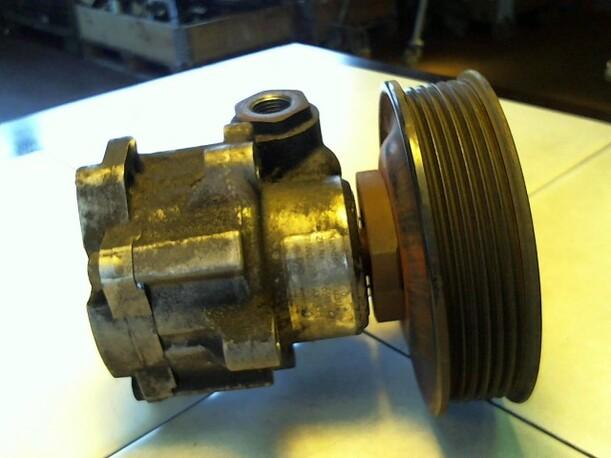 Foto: LENKGETRIEBEPUMPE eines Skoda Felicia Combi 1.6
