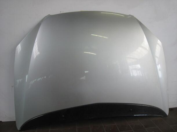 Foto: MOTORHAUBE eines Citroen C5 Kombi 3.0 V6