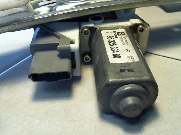 Foto: FENSTERHEBER ELEKTR. HINTEN LINKS eines Citroen C5 Kombi 3.0 V6