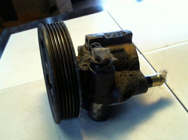 Foto: LENKGETRIEBEPUMPE eines Citroen C5 Kombi 3.0 V6