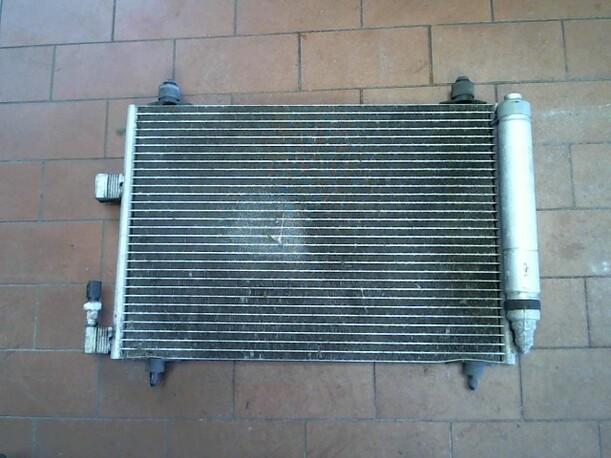 Foto: KONDENSATOR KLIMAANLAGE eines Citroen C5 Kombi 3.0 V6