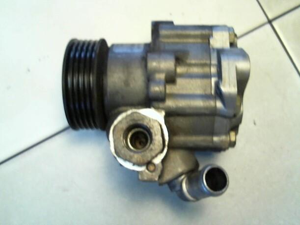 Foto: LENKGETRIEBEPUMPE eines Ford Mondeo Turnier TD