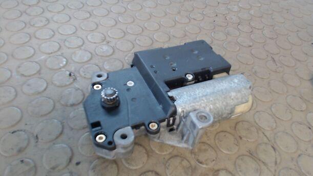 Foto: MOTOR SCHIEBEDACH eines Opel Astra EX