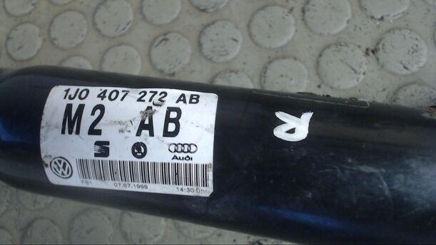Foto: ANTRIEBSWELLE RECHTS eines Audi A3 1.6