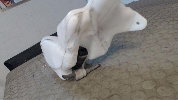 Foto: SCHEIBENWASCHBEHÄLTER eines Opel Zafira 1.6