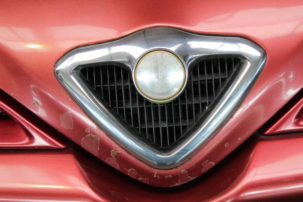 Foto: MOTORHAUBE eines Alfa Romeo 166 2.4 JTD