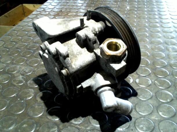 Foto: PUMPE SERVOLENKUNG eines Rover 618