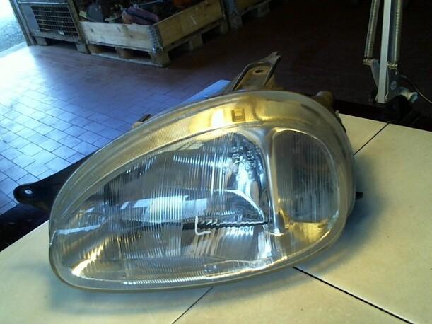 Foto: SCHEINWERFER LINKS VALEO eines Opel Corsa 12V