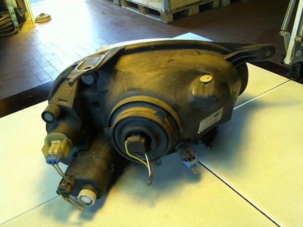 Foto: SCHEINWERFER LINKS VALEO eines Opel Corsa 12V