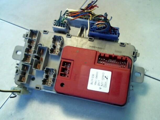 Foto: SICHERUNGSKASTEN eines Rover 416 Automatic