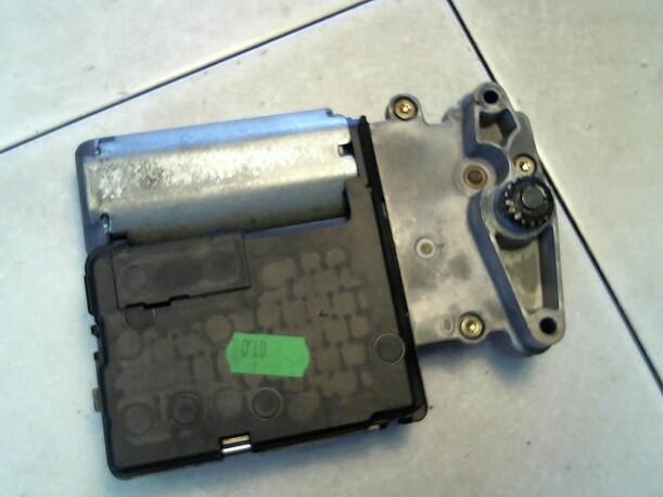 Foto: SCHIEBEDACHMOTOR eines VW Passat 1.6