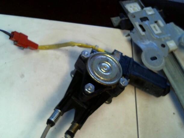 Foto: FENSTERHEBER ELEKTR. VORN RECHTS eines Chrysler Voyager 3.3 Automatik
