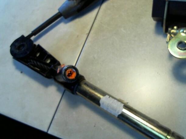Foto: SICHERHEITSDURT VORN LINKS eines Renault Laguna Grandtour 2.2 dCi