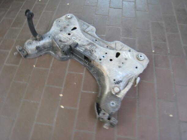 Foto: ACHSKÖRPER VORNE eines Renault Laguna Grandtour 2.2 dCi