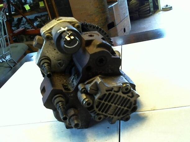 Foto: DIESELEINSPRITZPUMPE/HOCHDRUCKPUMPE eines Renault Laguna Grandtour 2.2 dCi