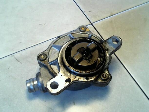 Foto: VAKUUMPUMPE eines Renault Laguna Grandtour 2.2 dCi