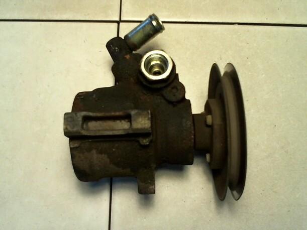 Foto: LENKGETRIEBEPUMPE eines VW Golf 1.8