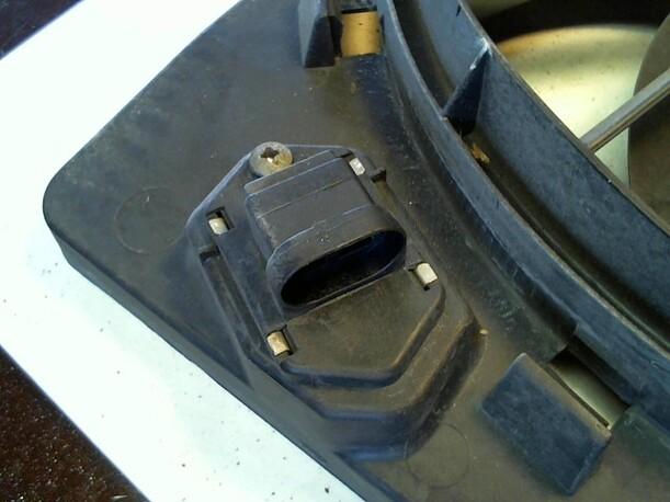 Foto: ELEKTROLÜFTER eines Renault Clio 1.2